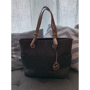 Michael Kors Jet Set Signature Tote